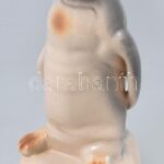 Faimar román porcelán pingvin figura. Jelzett, mázrepedésekkel, m: 17 cm