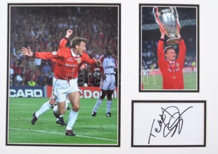 Edward Paul 'Teddy' Sheringham (1966- ) angol labdarúgó, a Manchester United volt játékosának autográf aláírása, fotókkal paszpartuban összeállítva, tanúsítvánnyal, teljes méret: 40x30 cm / Autograph signature of Edward Paul