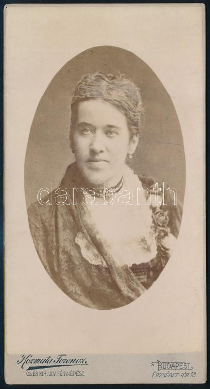 cca 1880 Női portré, keményhátú fotó Kozmata Ferenc budapesti műterméből, 20,5×10,5 cm