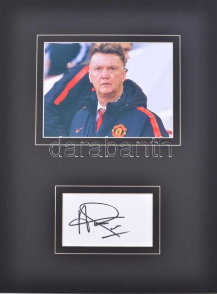 Louis van Gaal (1951- ) holland labdarúgóedző, a Manchester United volt vezetőedzőjének autográf aláírása, fotóval paszpartuban összeállítva, tanúsítvánnyal, teljes méret: 40x30 cm / Autograph signature of Louis van Gaal Dutch