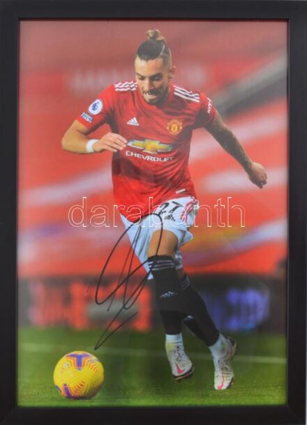 Alex Telles (1992- ) brazil labdarúgó, a Manchester United játékosának autográf aláírása őt ábrázoló fotón, képkeretben, tanúsítvánnyal, 28,5x20 cm / Autograph signature of Alex Telles Brazilian footballer, Manchester United