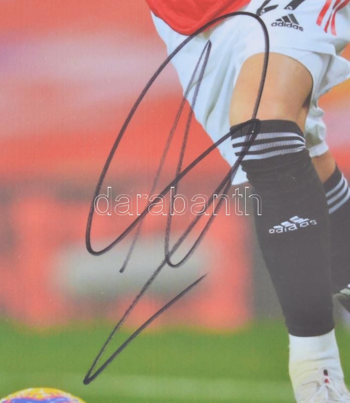 Alex Telles (1992- ) brazil labdarúgó, a Manchester United játékosának autográf aláírása őt ábrázoló fotón, képkeretben, tanúsítvánnyal, 28,5x20 cm / Autograph signature of Alex Telles Brazilian footballer, Manchester United - Image 2