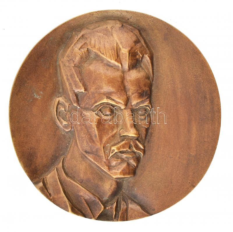 DN 'UNIVERSITAS DE ATTILA JÓZSEF NOMINATA SZEGEDINI' kétoldalas bronz emlékérem (83mm) T:1 kis patina