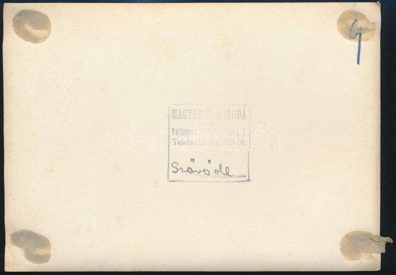 cca 1940 Szövöde, pecséttel jelzett Magyar Filmiroda fotó, sarkain gyűrődések, 12,5×17,5 cm - Image 2