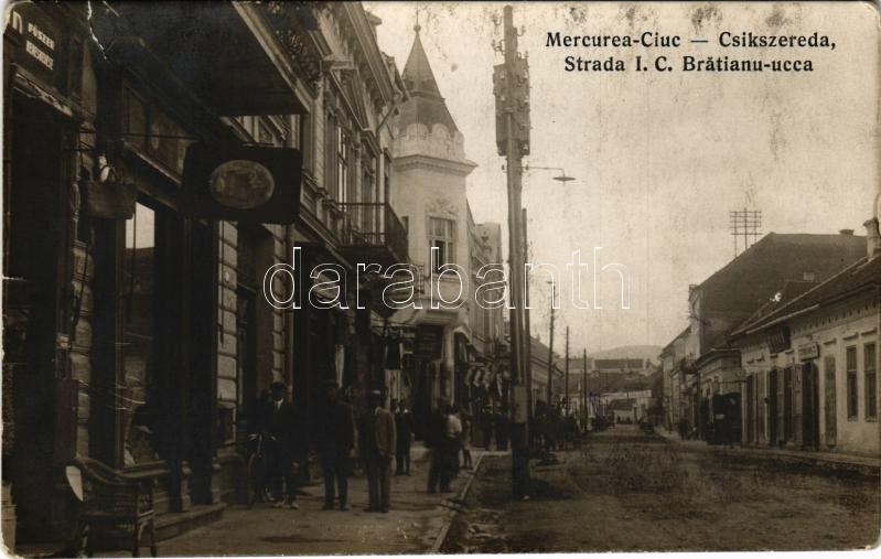 Csíkszereda, Mercurea Ciuc; Strada I. C. Bratianu / Bratianu utca, üzletek / street view, shops (fl)