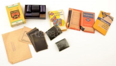 Vegyes fotónegatív tétel, síkfilm és kisfilm negatívok katonákról, ünnepségről, telefon, tv, stb. témákban