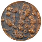Tóth Sándor (1933-2019) 1979. 'Magyar Szemorvos Társaság - Gyermekszemészet - Budapest 1980' kétoldalas, öntött bronz plakett (87mm) T:1- patina, karc - Image 2