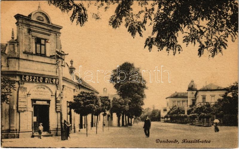 Debrecen, Kossuth utca, László Vilma üzlete. Vasúti levelezőlapárusítás 20. sz. 1918. (EK)
