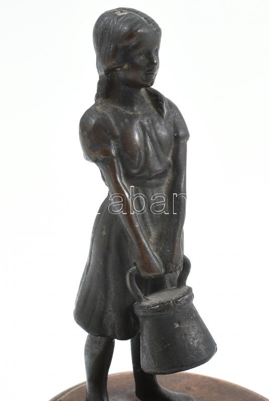 Jelzés nélkül: Vízhordó lány. Bronz, fa talapzaton, fején kis sérülés, m: 17 cm - Image 3