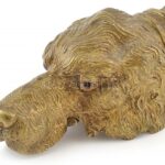 Kutyafejes bronz iratfogó, XIX. sz., jelzés nélkül, kis kopásnyomokkal, h: 18 cm - Image 2