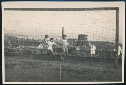 cca 1940 Labdarúgó mérkőzés fotója 12x9 cm
