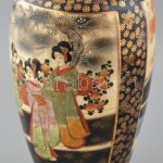 Japán díszváza, fajansz, jelzett, 1900-20. körül. Kopásnyomokkal, m: 32,5 cm - Image 2