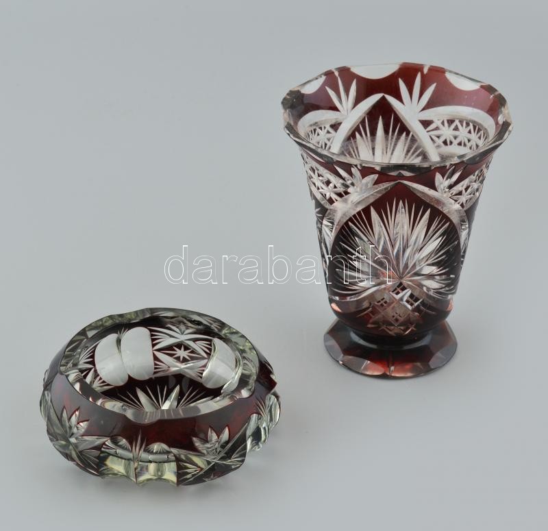 Kristály váza és hamutál. m: 13 cm, d: 11 cm Hamutálon lepattanással