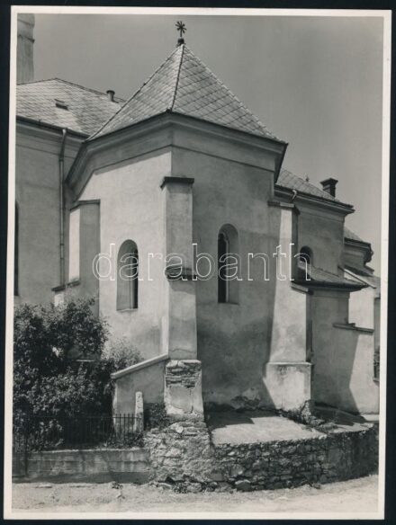 cca 1930 Perény, római katolikus templom, hátoldalon feliratozott fotó, 17,5×23,5 cm