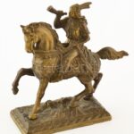 DEP jelzéssel: Vadász a lovon. Öntött, patinázott bronz, 3 db részből áll. m: 19 cm