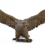 Jelzés nélkül: Turul. Öntött, patinázott bronz, m: 19 cm, d: 39 cm