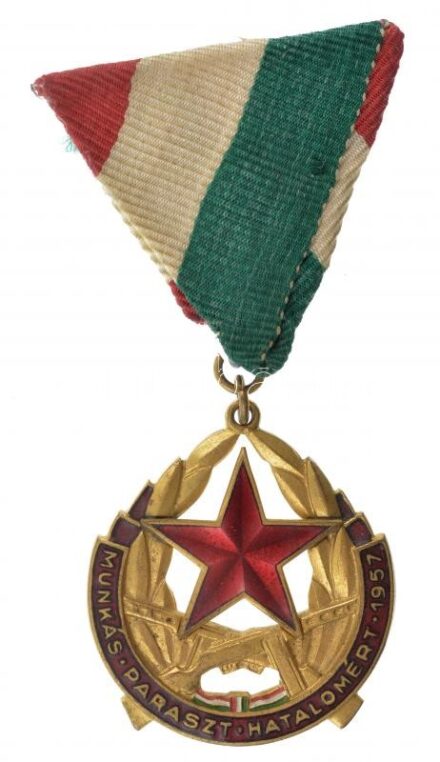 1957. 'Munkás-Paraszt Hatalomért Emlékérem' aranyozott, zománcozott bronz kitüntetés mellszalagon T:1- NMK.: 700.