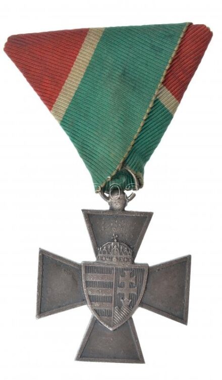 1940. 'Nemzetvédelmi Kereszt / A Hazáért' hadifém kitüntetés mellszalaggal T:1-,2 Hungary 1940. 'National Defense Cross' war metal decoration with ribbon C:AU,XF NMK 442.