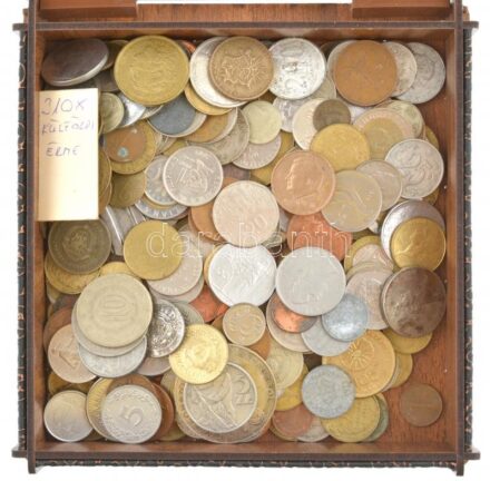 Vegyes, 310db-os külföldi érmetétel belga csokoládés fadobozban T:vegyes Mixed foreign coin lot (310pcs) in wooden 'Belgian chocolate' box C:mixed