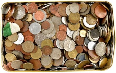 Vegyes, főleg külföldi érmetétel ~3,5kg súlyban T:vegyes Mixed, mostly foreign coin lot (~3,5kg) C:mixed
