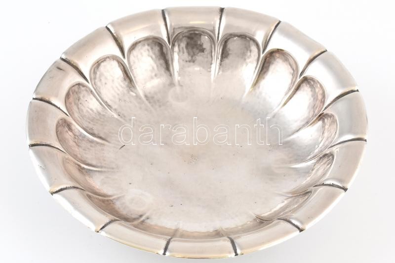 Ezüst (Ag) Art Deco kínálótál, jelzett, korának megfelelő állapotban, d: 22 cm, nettó: 323g