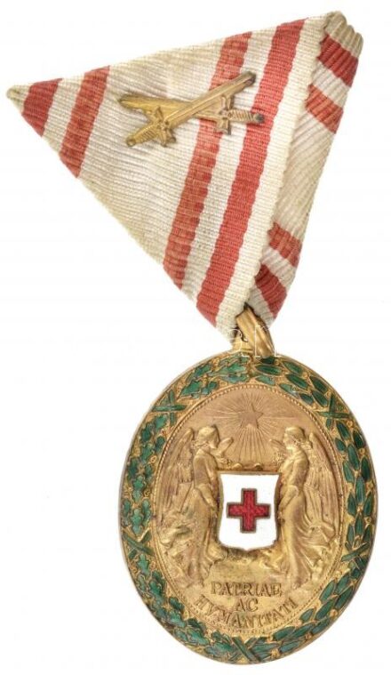 Osztrák-Magyar Monarchia 1914. 'Vörös Kereszt Bronz Díszérme hadidíszítménnyel' zománcozott, aranyozott bronz kitüntetés, mellszalagon T:1,1- / Austro-Hungarian Monarchy 1914. 'Red-Cross Bronze Medal with military ornament' enamelled,