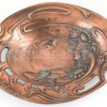 Szecessziós stílusú kínáló,. Bronzírozott fém. 35x22 cm