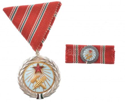 1954. 'Munka Érdemérem' zománcozott bronz kitüntetés mellszalagon, szalagsávval T:1- NMK 606.