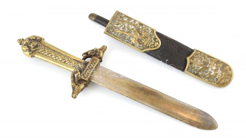 Kosfejes bronz vadász tőr, bőr tokkal. 26 cm
