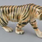 Royal Dux tigris. Kézzel festett, minimális kopással. 36 cm