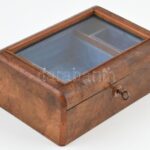 Ékszeres dobozka. XIX: sz, selyem béléssel, kulccsal 22x14x8 cm - Image 2