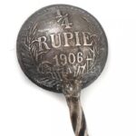 Ezüst (Ag) Német Kelet Afrika 1906. 'II. Vilmos' pénzből átalakított füszerkanál, h: 10 cm, nettó: 7,3 g, jelzés nélkül. - Image 2