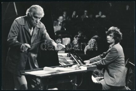 Kocsis Zoltán zongorista és Doráti Antal (1906-1988) karmester, 1978 körül, vintage fotó, készítette Fejér Gábor (Népszava Fotó), hátoldalon pecsételve és feliratozva, 16×24 cm 16x24 cm