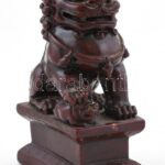 Távol-keleti Pho kutya figura, műgyanta, apró sérüléssel, m: 11 cm