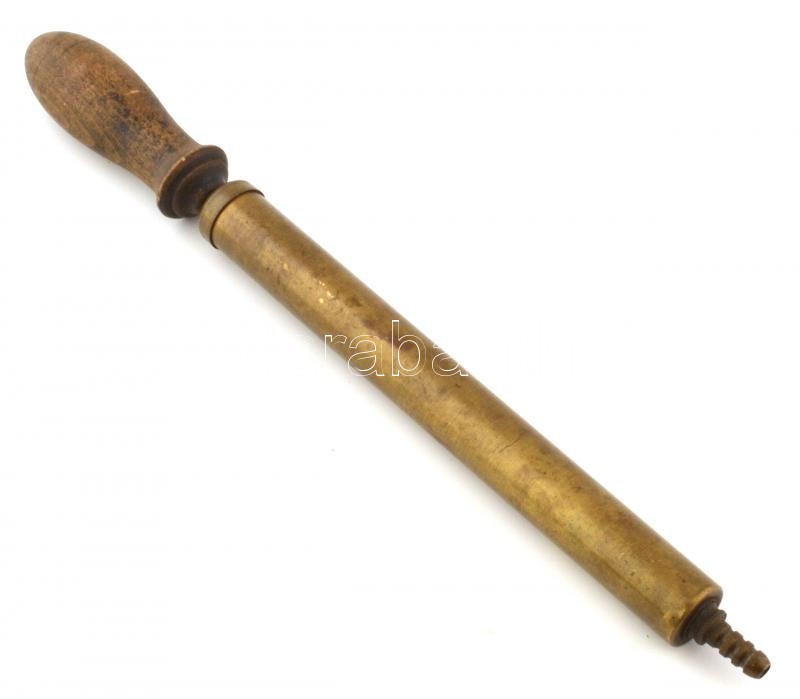Régi réz kerti permetező, fa fogóval, korának megfelelő, kopottas állapotban, h: 36 cm
