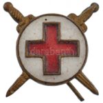~1920-1930. Zománcozott bronz vöröskeresztes jelvény kardokkal (17x17mm) T:2