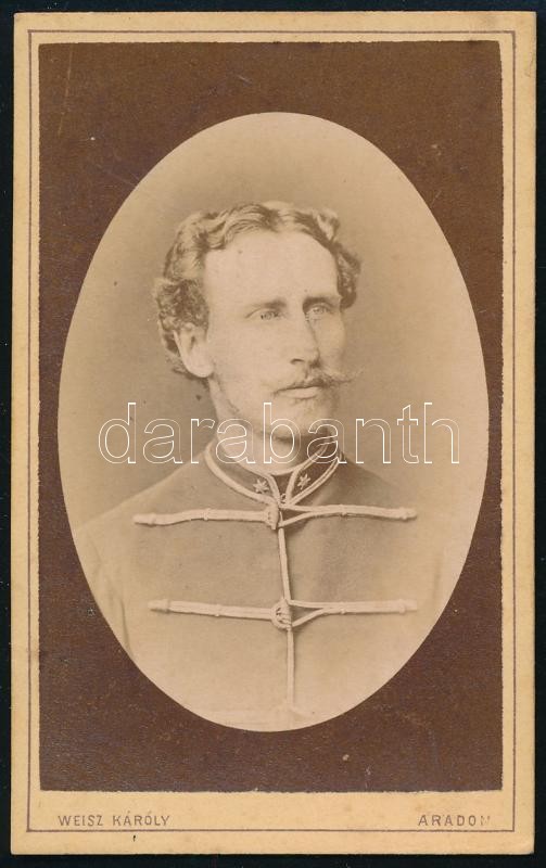 cca 1880-1890 Huszár portréja, keményhátú fotó Weisz Károly aradi műterméből, vizitkártya, 10,5x6,5 cm