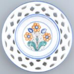 Habán jellegű tányér, jelzett, hibátlan, d: 24,5 cm