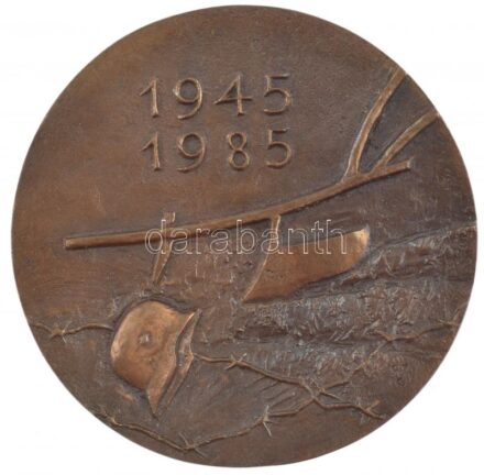 1985. '1945-1985' bronz emlékérem. Szign.: SzG (90mm) T:1-