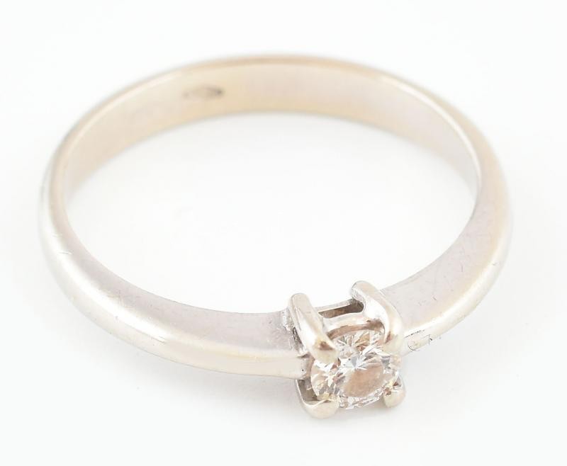 14K fehérarany gyűrű brillel. Jelzett, m: 49, 1,88g