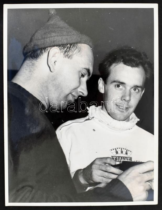 Németh Imre (1917-1989) olimpiai bajnok kalapácsvető, sportvezető, a Népstadion első igazgatója, parlamenti képviselő fotó és irat hagyatéka. Sport fotók albumban, újságcikkek, levelek, stb - Image 3