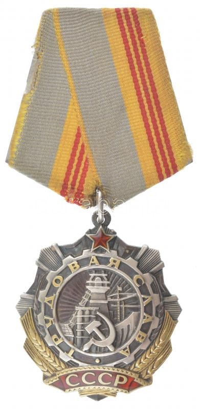 Szovjetunió 1974. 'Munka Dicsősége Érdemrend III. osztálya' zománcozott Ag kitüntetés eredeti mellszalaggal, hátoldalán '210730' sorszám T:1- Soviet Union 1974. 'Order of Labour Glory 3rd Class' enamelled Ag decoration with original