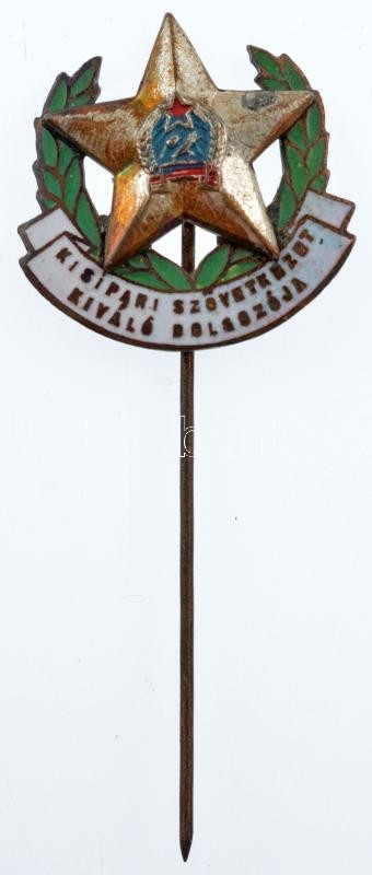 ~1950. 'Kisipari szövetkezet kiváló dolgozója' zománcozott kitüntető jelvény, Rákosi-címerrel (21x21mm) T:2