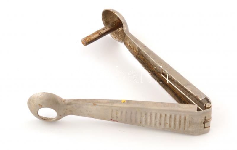 Kézi meggymagozó, fém, jelzett, h: 11,5 cm