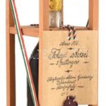 1956 5 puttonyos tokaji aszú bontatlan palack muzeális bor díszcsomagolásban, sorszámozott. 0,5l