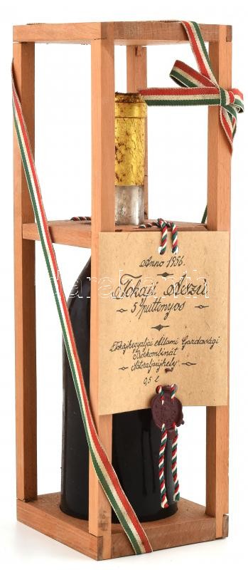 1956 5 puttonyos tokaji aszú bontatlan palack muzeális bor díszcsomagolásban, sorszámozott. 0,5l
