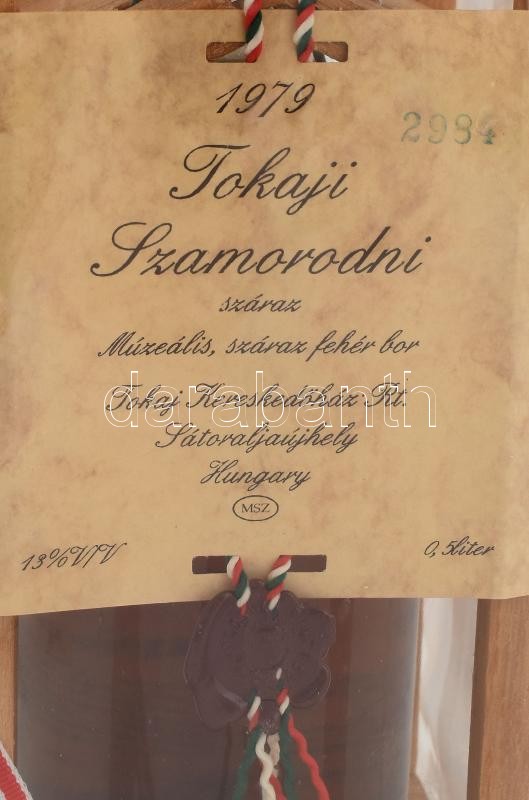 1979 Tokaji szamorodni száraz bontatlan palack muzeális bor díszcsomagolásban, sorszámozott. 0,5L - Image 3
