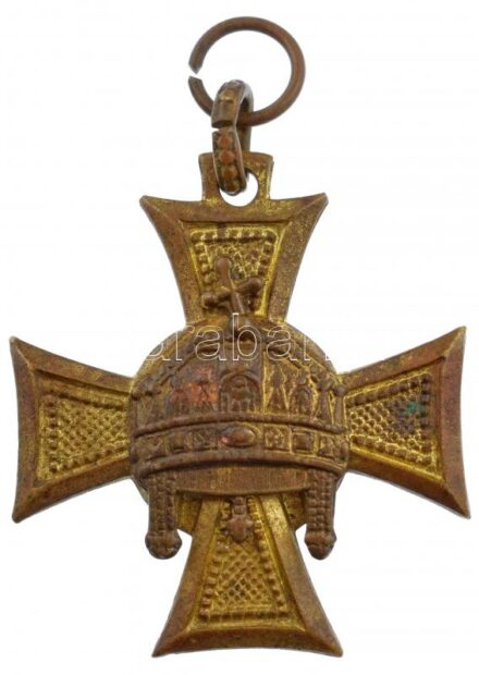 1923. 'III. osztályú Tiszti Szolgálati Jel' aranyozott bronz kitüntetés mellszalag nélkül T:2 patina, kopott aranyozás Hungary 1923. 'Officer's Distinction for Long Service, 3rd Class' gilt bronze decoration without ribbon C:XF patina,