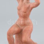 Szabó jelzéssel: Fésülködő női akt, terrakotta, kopásnyomokkal, m: 21 cm
