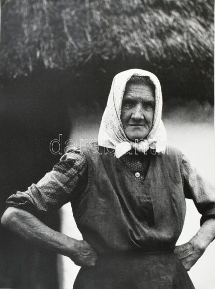 Csák Miklós (1933-2013): Idős asszony, jelzetlen fotóművészeti alkotás, 40×30 cm